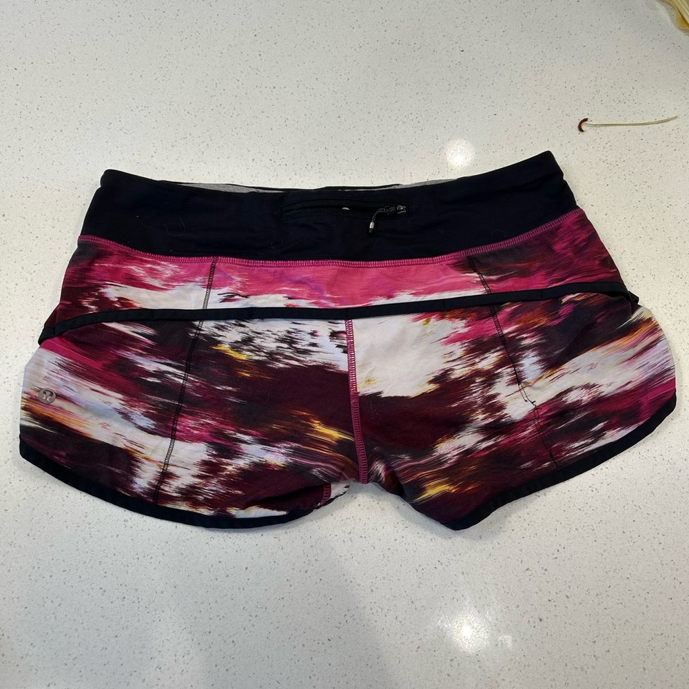 Lululemon Shorts 2.5 in Size 8
